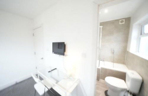 Private Rooms-Private Bathrooms-Near Airport- CABIN CREW paradise - Foto 30