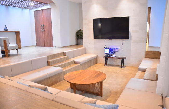 Maplewood Mountain 9BR with Heated Pool - Photo 22