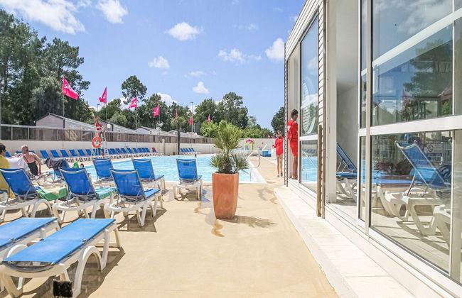 Swanky Mobile Home in Saint Jean de Monts - Photo 11