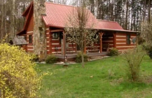 Tranquil Cabin with Hot Tub & Creek Views Near Bass Pro, Kodak Tennessee - Foto 1