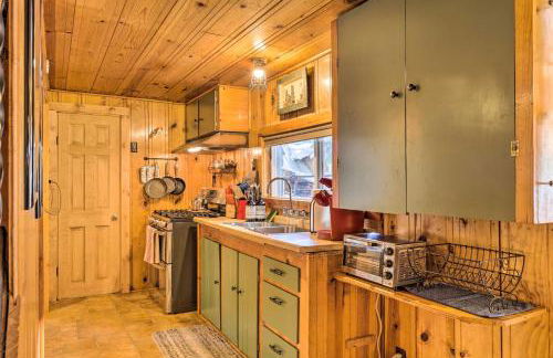 California Retreat with Deck, Fire Pit and Grill! - Foto 8