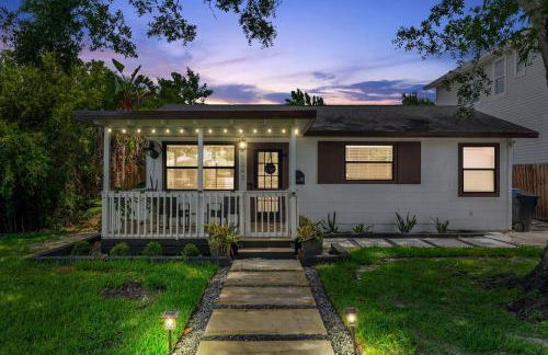 Close to downtown& beach- pool, porch, fenced yard - Foto 1