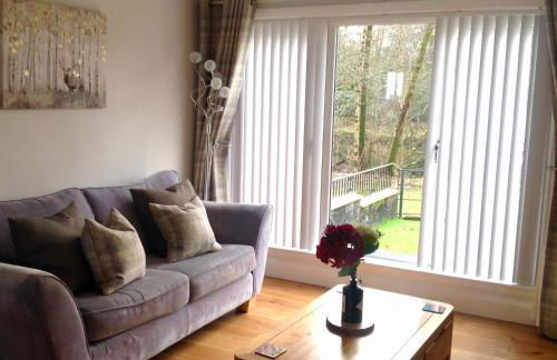 Lovely Riverside Holiday Home - Foto 12