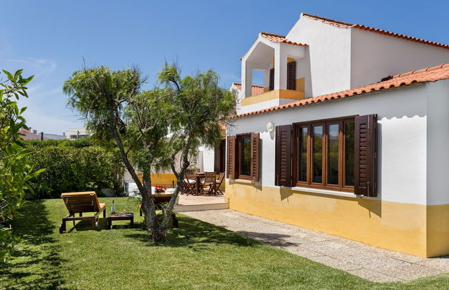 JOIVY 3-BR Cottage w/Terrace & Garden in Colares - Foto 36