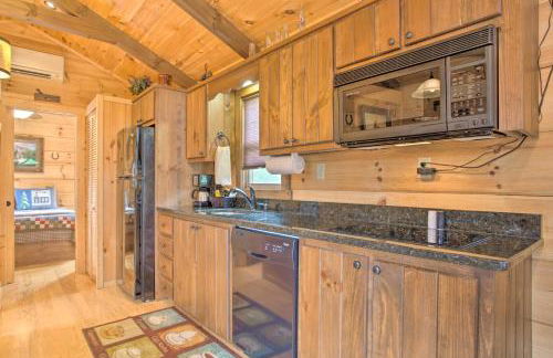 Year-Round Adventure! Rustic Cabin in Mill Spring - Foto 2