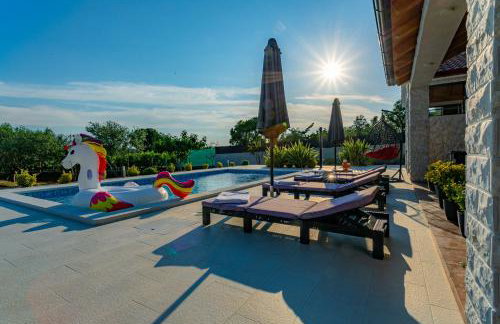 Villa Lorema-pet friendly on 5000 sqm garden,pool, jacuzzi, billiard&PS5 - Foto 9