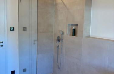 Berglinien am Chiemsee I Exklusive Ferienwohnung mit bis zu 3 Schlafzimmern 2 Bädern und Alpenblick - Photo 21