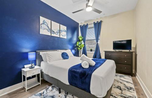 Upscale 2BR suite With Free Parking and Walkable Area - Foto 5