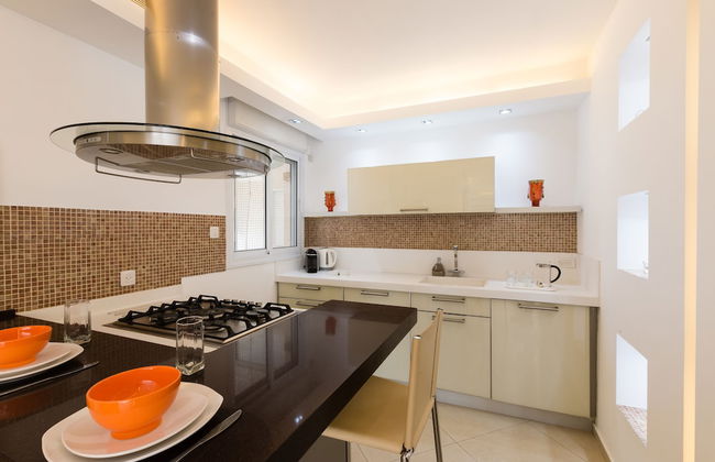 Apartment with Sauna, Hot Tub & Parking - Photo 11