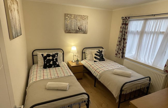 Spacious one Bedroom Apartment With Free Parking - Foto 2