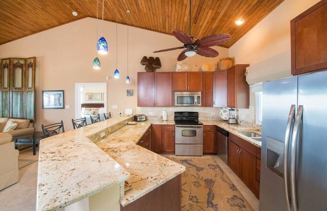 Peaceful Ocean Front Beach House in Bodden Town - Photo 10