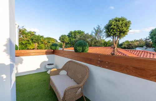 Fascinating Luxe Two-Level Villa BY THE GLAMHOMES - Foto 14