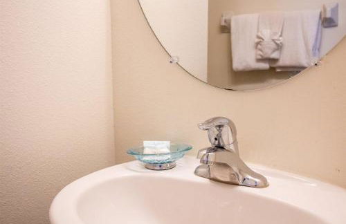 Luxurious With Privacy In 5 Bedroom With Private Pool By Florida Dream Homes - Foto 26