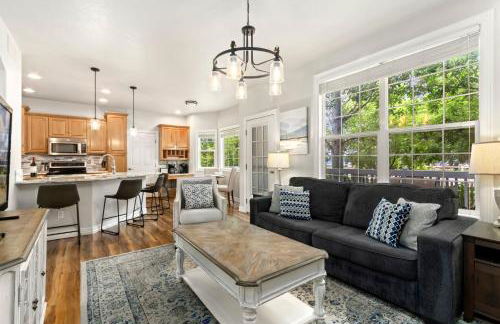 Fabulous Family-friendly Retreat by Windsor Lake! - Foto 1