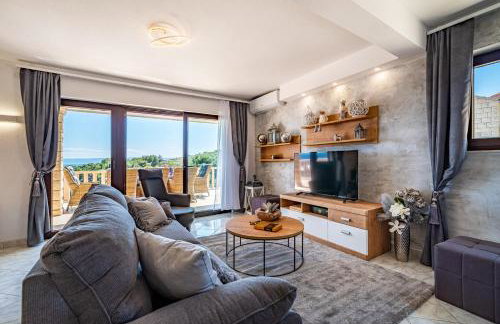 Villa Kadena - Luxury Seaside Villa with Private Heated Pool - Photo 15