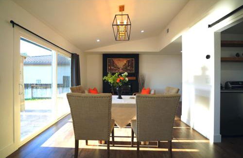 Stunning Waterfront 3BR Retreat - Perfect Getaway - Foto 16