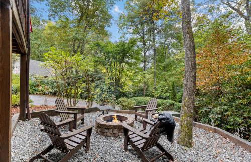 Deck, Fire Pit and Game Room! Wooded Cashiers Escape - Foto 1
