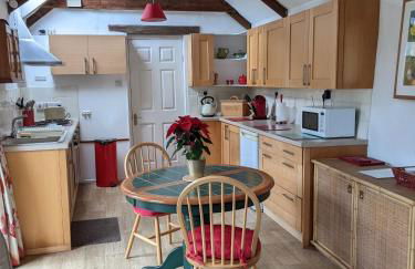 The Cottage, Little Trembroath - Photo 1