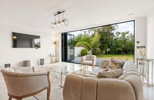 New! Trendy 5BR with Garden and Parking near Wimbledon - Foto 1