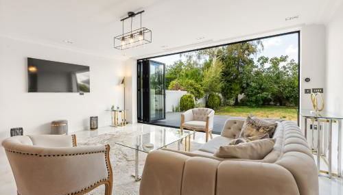 New! Trendy 5BR with Garden and Parking near Wimbledon - Foto 1