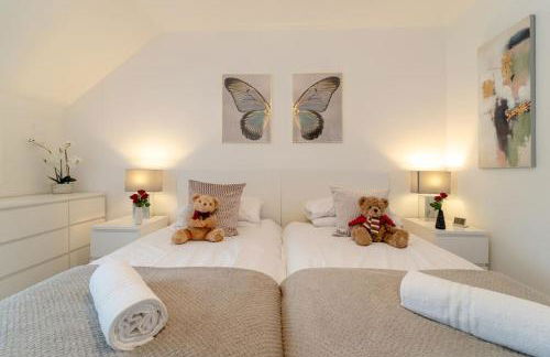 Stylish 3 Bed, 3 Bath, Garden & Drive for 2 cars - Foto 23