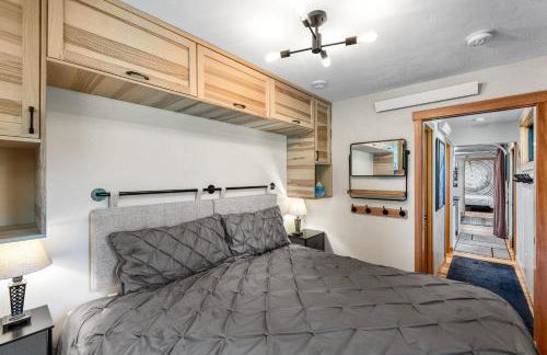 Two Pines - Unique container home w/hot tub - Downtown - Trailer Parking - Pet friendly - Foto 22