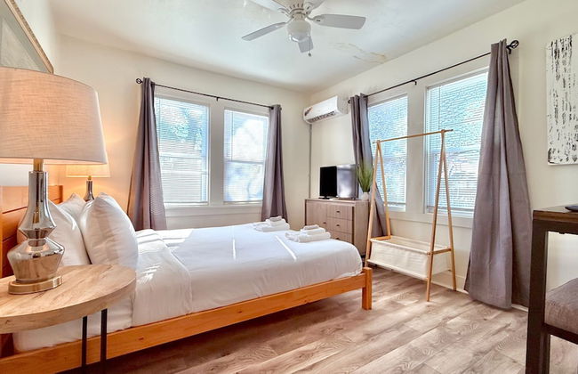 Renovated 2BR Near Paseo With Wifi Smart TV 31B - Photo 24