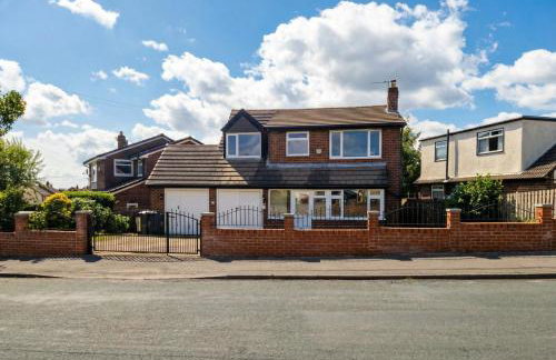 Family-Friendly Detached House Near Leeds and Bradford with Garden - Foto 27