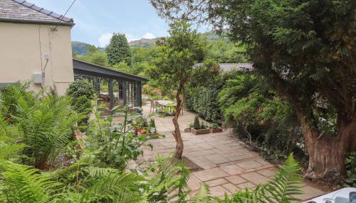 Cwmalis Hall - Photo 4