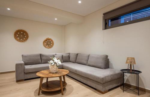Cantouni Villa, Luxury 5BR Retreat with Pool & Jacuzzi Near Town by Villa Mana Gers - Photo 35