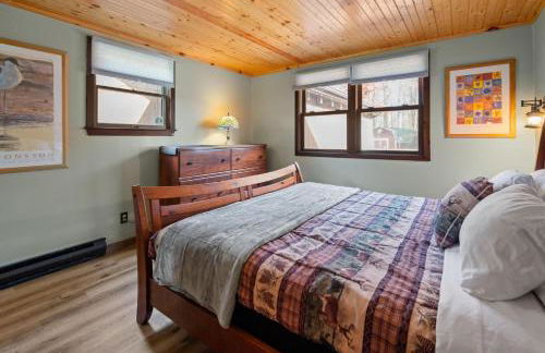 Relaxing Pocono Stay Near Lake with Hot Tub & BBQ - Foto 29