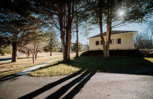 Spacious 5BR 3BA Free Parking Minutes to DC with Pool - Foto 76