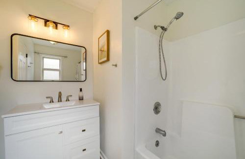 Peaceful Candler Cabin with Private Hot Tub! - Foto 14