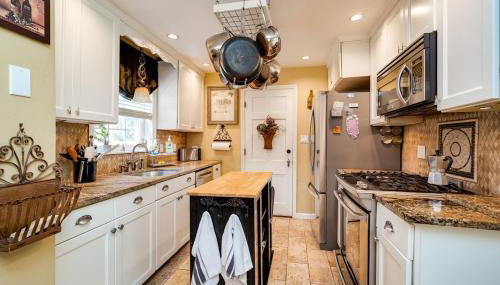 Antique Charm 3BR Gourmet Kitchen & Large Yard - Foto 3