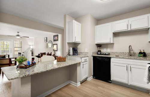 ATX Retreat Close to UT, DT & Lady Bird Lake - Photo 16