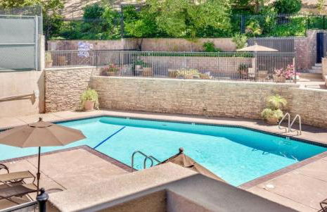 Luxury Pool View Spa Suite-Massage Chair-Steam Sauna-Welcome Champagne ! - Foto 8