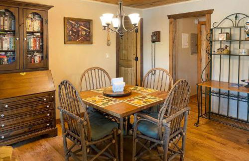 Burns Lake Cabin with Dock, Fire Pit, Rowboat and More - Foto 8