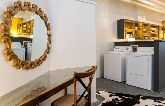 Elegant Edgy Loft on Historic Alley Parking - Foto 50