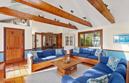 Waterfront on Swan Pond with Kayaks - Photo 8