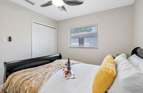 Stunning Tampa Stay Prime Location & Comfort! - Foto 32