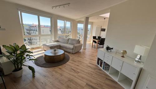 Zentrales, modernes Apartment mit Balkon, Küche & Garage - Foto 2