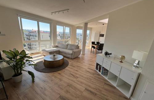 Zentrales, modernes Apartment mit Balkon, Küche & Garage - Foto 2