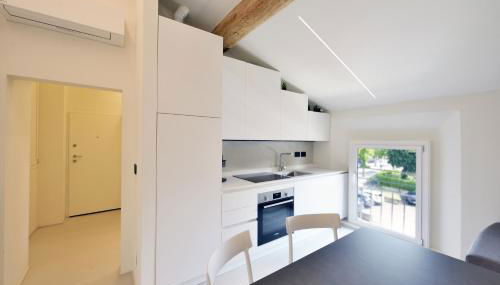 Cesare Apartments - Photo 2, stove