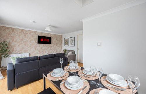 Stylish Duplex Apartment - Close to City Centre - Free Parking, Balcony, Self-Check-In, Fast WiFi and Smart TVs by Yoko Property - Foto 10