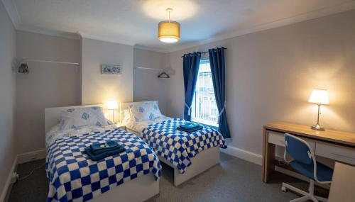 Gloucester City - Birchmore House - 2 Bedroom End Terrace Property Near To City Centre & Hospital With On-Street Parking - Sleeps 5 - Great For Hospital Workers & Contractors - Hosted by RENTMYHOUSE - Foto 2