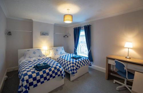 Gloucester City - Birchmore House - 2 Bedroom End Terrace Property Near To City Centre & Hospital With On-Street Parking - Sleeps 5 - Great For Hospital Workers & Contractors - Hosted by RENTMYHOUSE - Foto 2