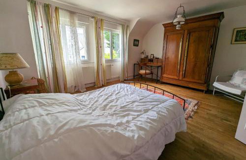 Rare pearl with garden facing the sea - Photo 8