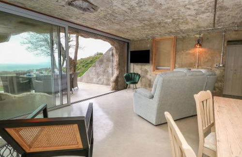 The Transmitter Bunker - Photo 10