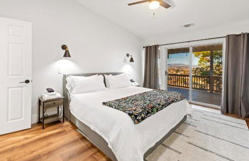 Heated Pool and Jacuzzi, Scenic Mountain View, Lux and Cozy, - Foto 26