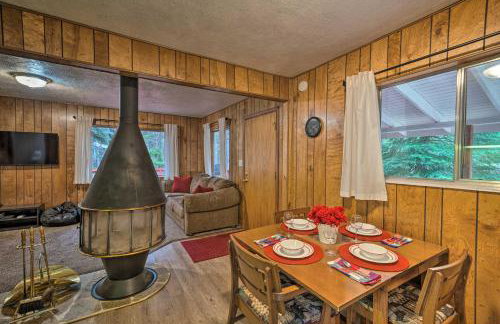 2 Cozy Island Park Cabins with Near the Lake! - Foto 6